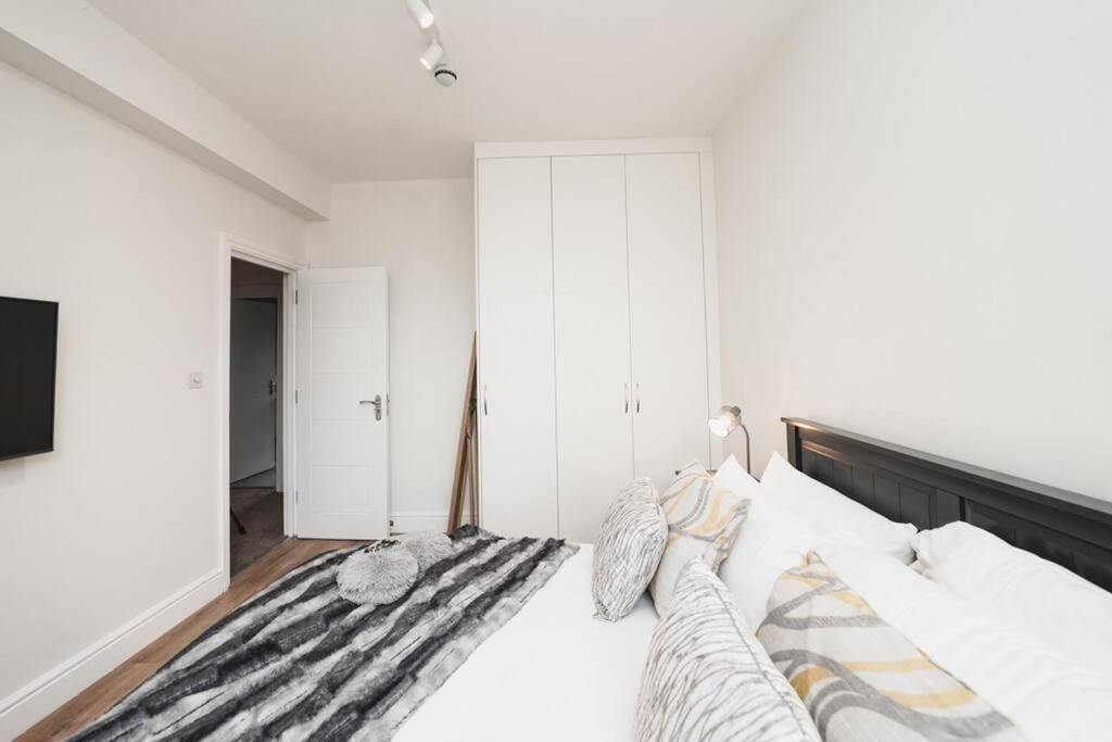 Newly Renovated Modern 4 Bed 3 Bath Apartment 伦敦 外观 照片