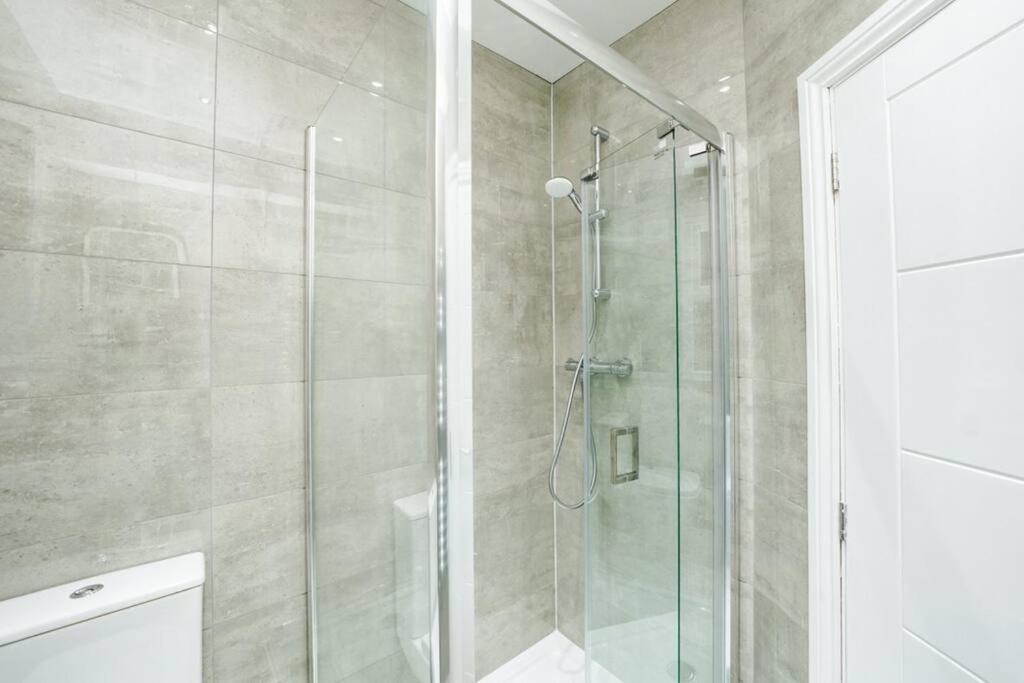 Newly Renovated Modern 4 Bed 3 Bath Apartment 伦敦 外观 照片