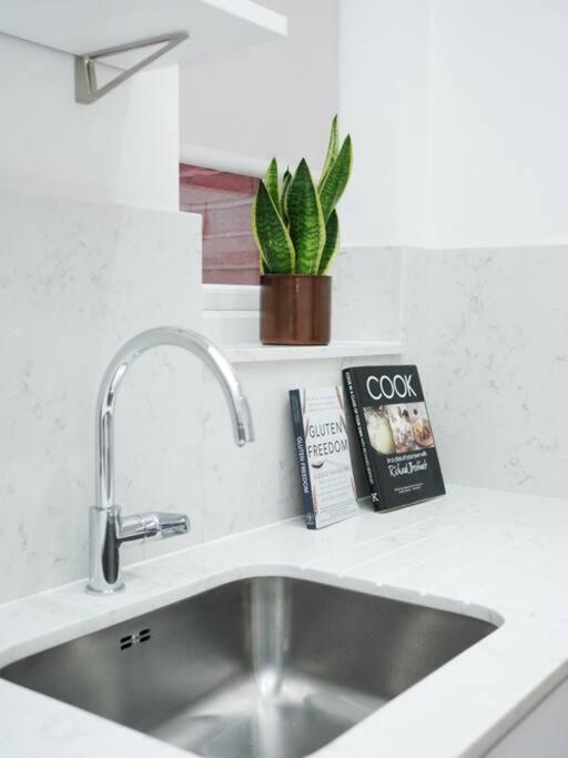 Newly Renovated Modern 4 Bed 3 Bath Apartment 伦敦 外观 照片