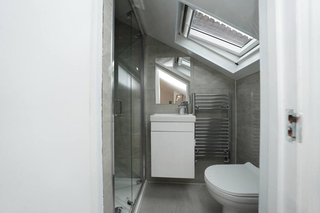 Newly Renovated Modern 4 Bed 3 Bath Apartment 伦敦 外观 照片