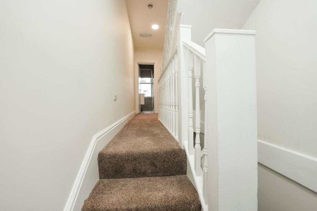 Newly Renovated Modern 4 Bed 3 Bath Apartment 伦敦 外观 照片