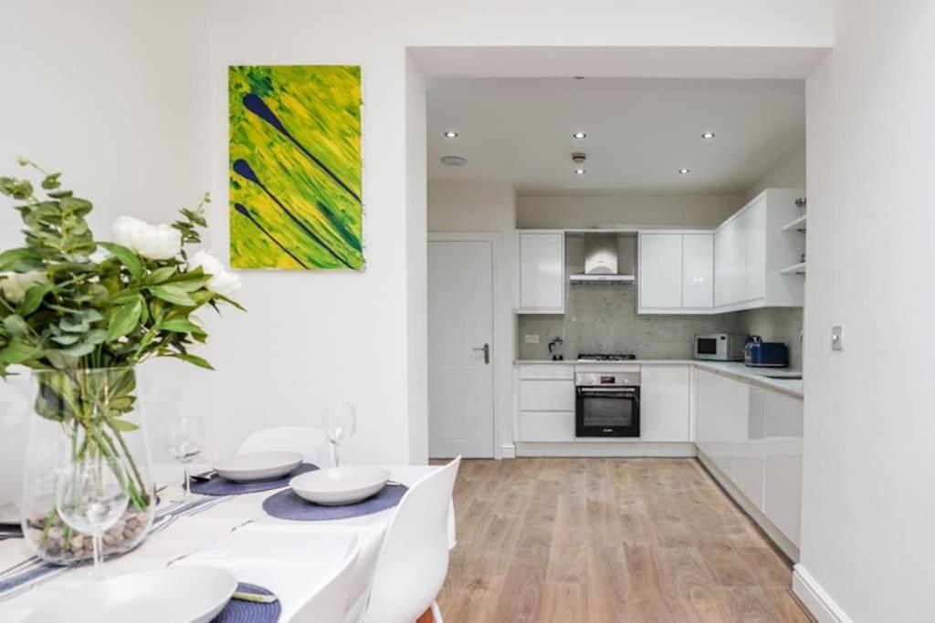 Newly Renovated Modern 4 Bed 3 Bath Apartment 伦敦 外观 照片