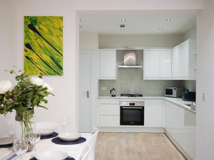 Newly Renovated Modern 4 Bed 3 Bath Apartment 伦敦 外观 照片