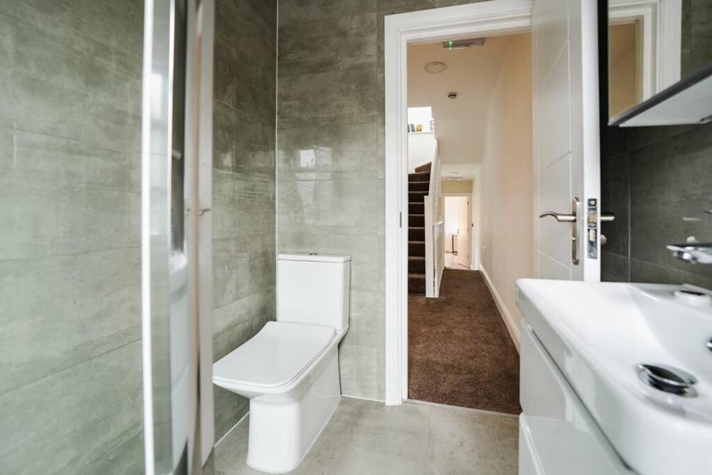 Newly Renovated Modern 4 Bed 3 Bath Apartment 伦敦 外观 照片