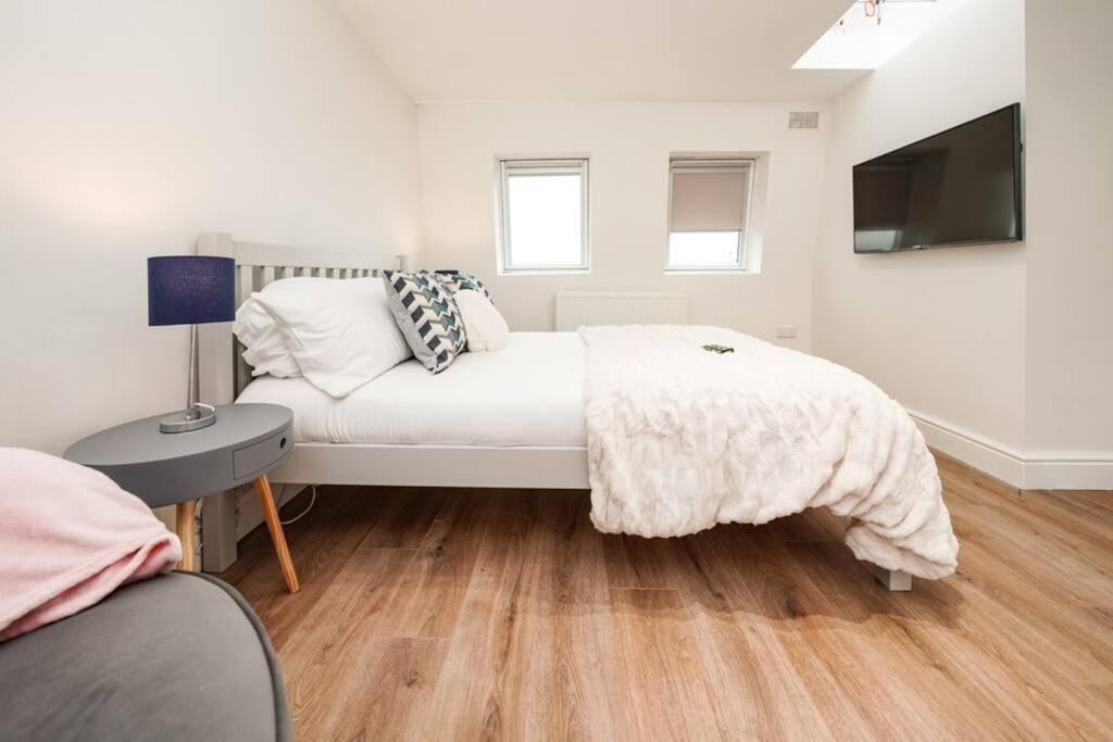 Newly Renovated Modern 4 Bed 3 Bath Apartment 伦敦 外观 照片