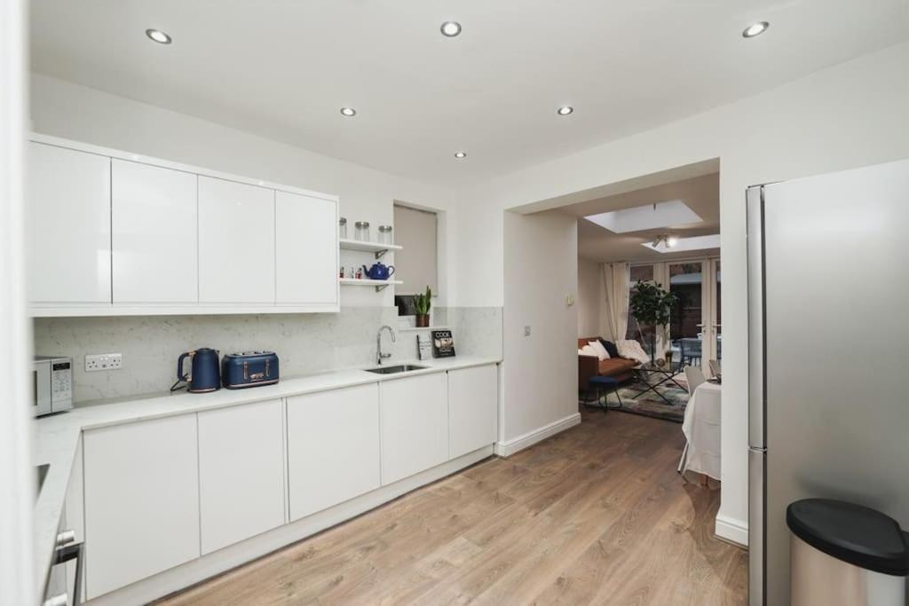 Newly Renovated Modern 4 Bed 3 Bath Apartment 伦敦 外观 照片