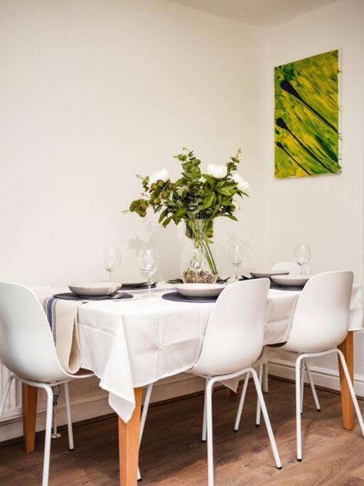 Newly Renovated Modern 4 Bed 3 Bath Apartment 伦敦 外观 照片
