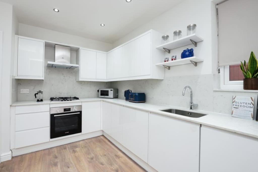 Newly Renovated Modern 4 Bed 3 Bath Apartment 伦敦 外观 照片